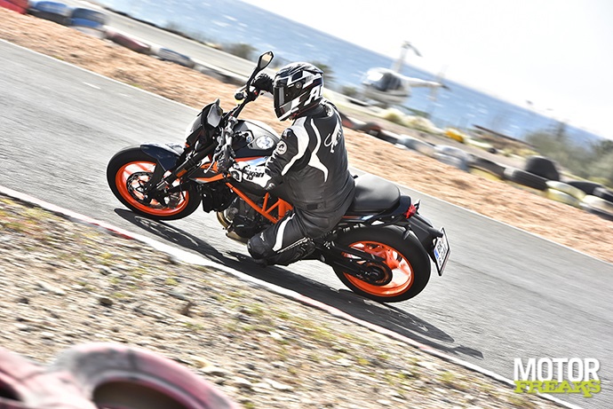 KTM 690 Duke R